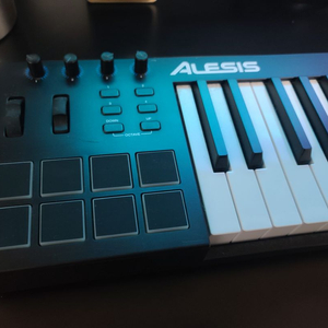 alesis v49