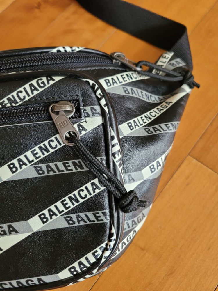 발렌시아가 올오버 로고 익스플로러 레더 벨트백 힙색팝--2