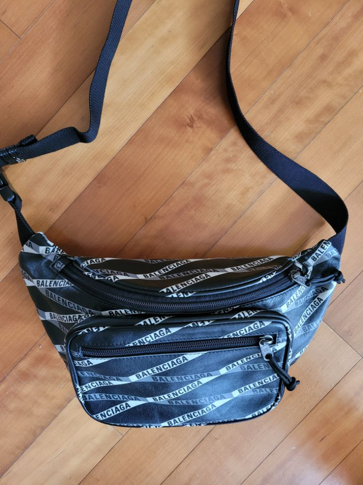 발렌시아가 올오버 로고 익스플로러 레더 벨트백 힙색팝--3