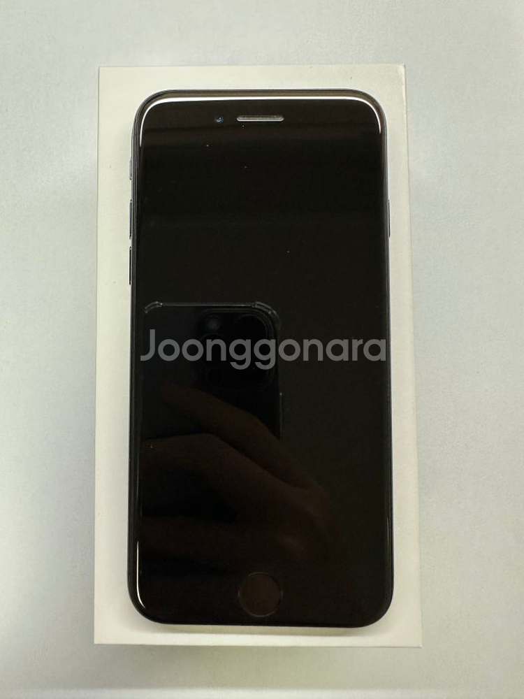 아이폰se2 블랙 64g팝니다--0