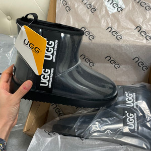 ugg어그 235사이즈 새거 판매합니다