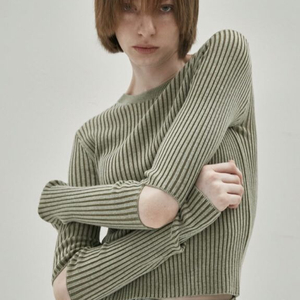 인사일런스 우먼 컷아웃 니트 카키