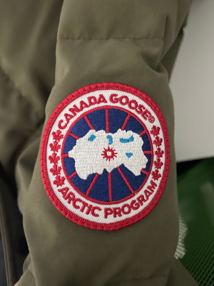 캐나다구스 카슨 패딩 판매합니다. 이미지