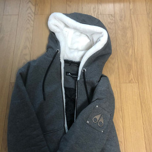 무스너클 버니스웨터 19f/w 팝니다!