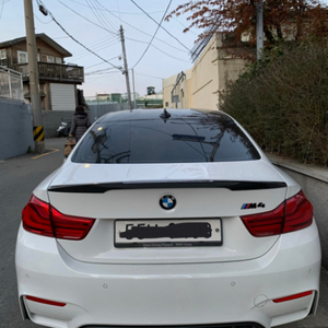 bmw m4 리얼카본 스포일러판매합니다.