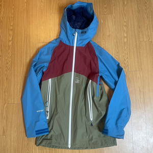 rew 자켓 팝니다 L 입니다