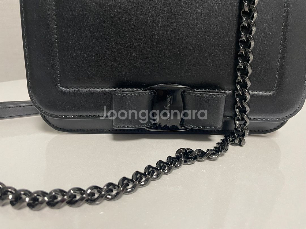 페라가모크로스백--1