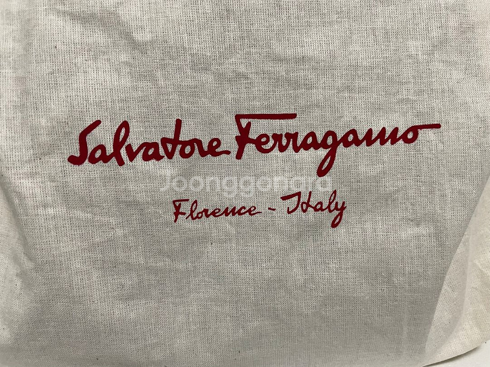 페라가모크로스백--9