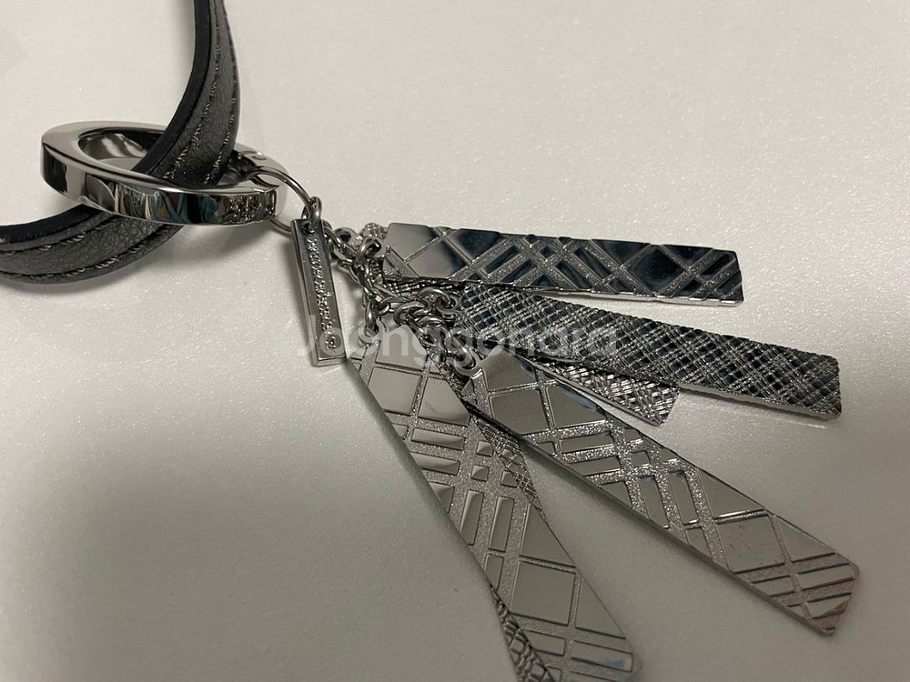 버버리숄더백--1