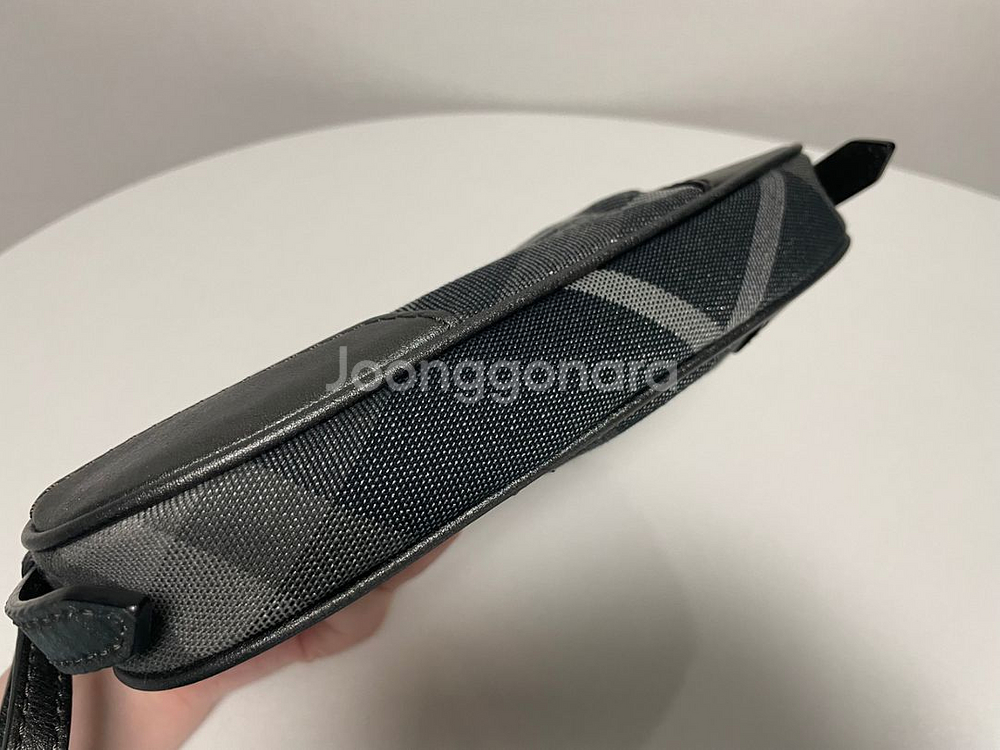 버버리숄더백--3