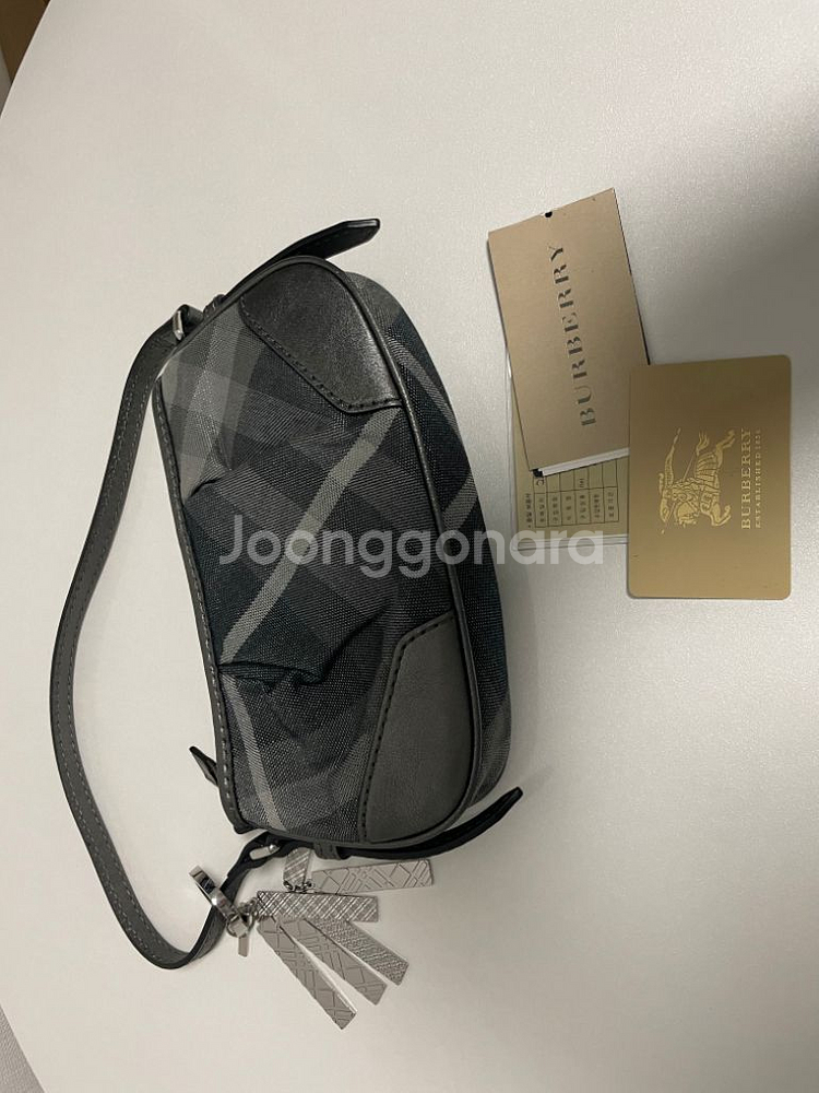 버버리숄더백--4