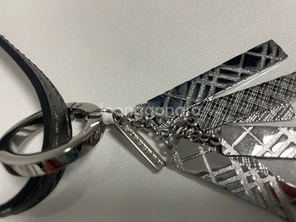 버버리숄더백--2