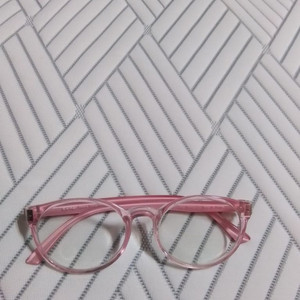 여자 핑크색 안경테