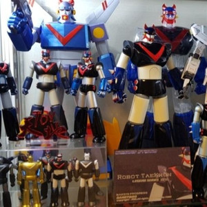 태권브이(태권V)피규어 파손결함이 있는제품 싸게구해요