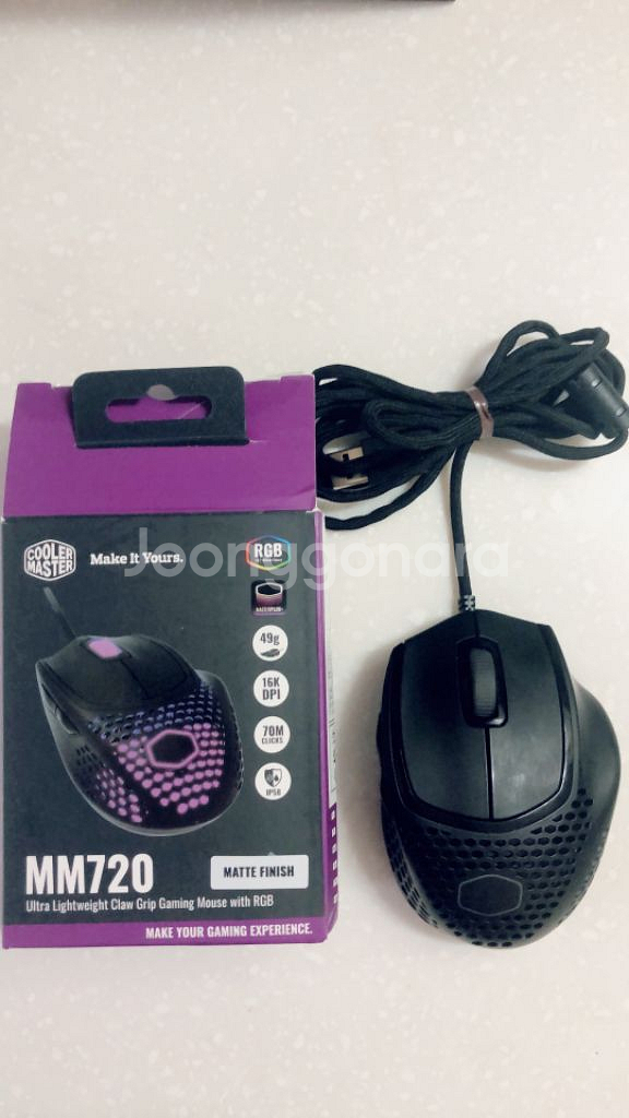 쿨러마스터 MM720 경량 게이밍 마우스--1