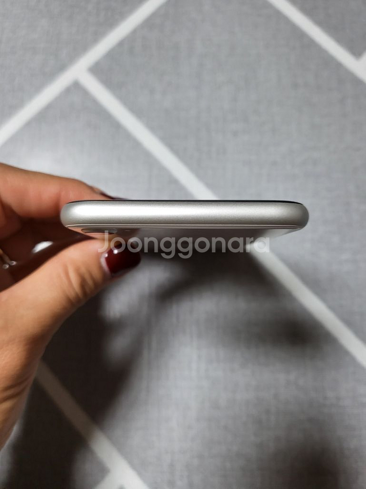 아59)아이폰se2 128기가 화이트 상태굿!--4