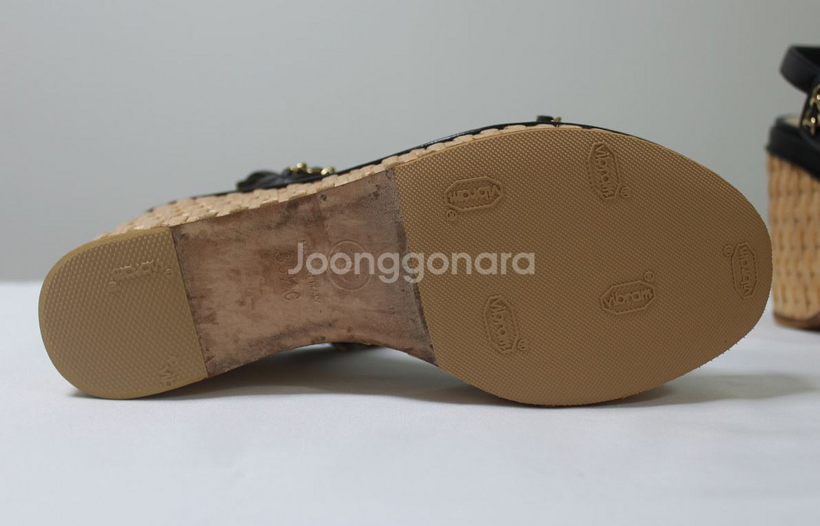 샤넬 CC로고 체인장식 스트랩 하이힐 웨지 샌들--8