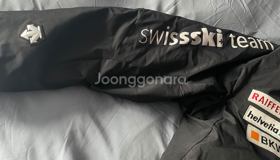데상트 한정판 스위스 스키팀 레플리카 패딩 꿀매--2