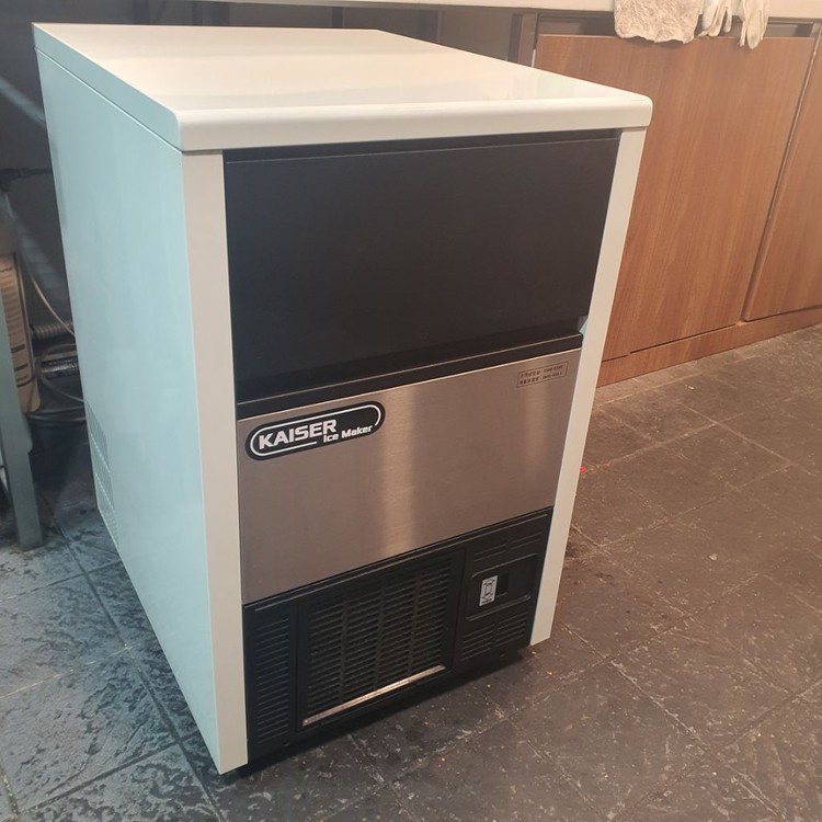 네스프레소 아길라 업소용커피머신 이미지