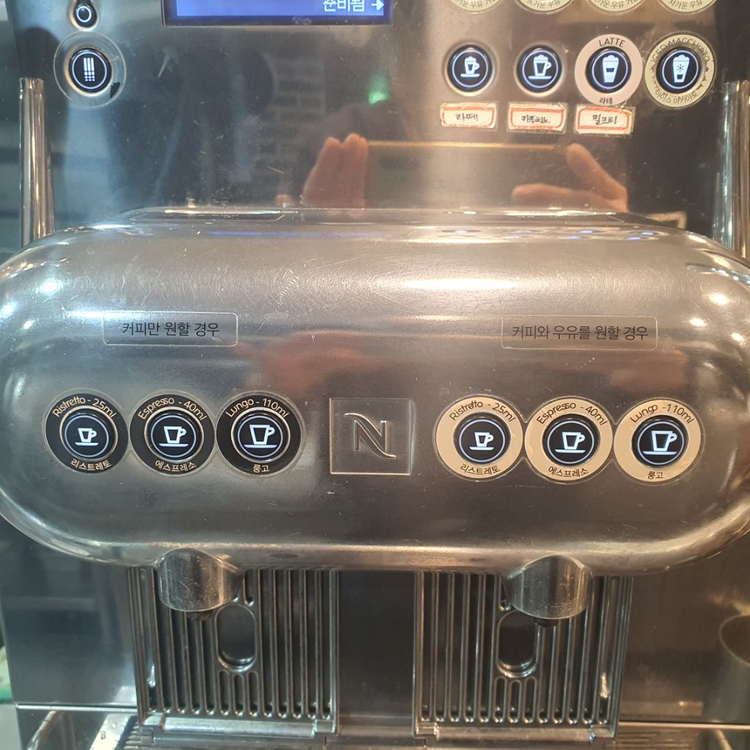네스프레소 아길라 업소용커피머신 이미지