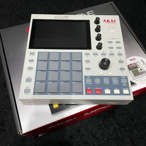 Akai MPC ONE Retro 판매합니다!새상품