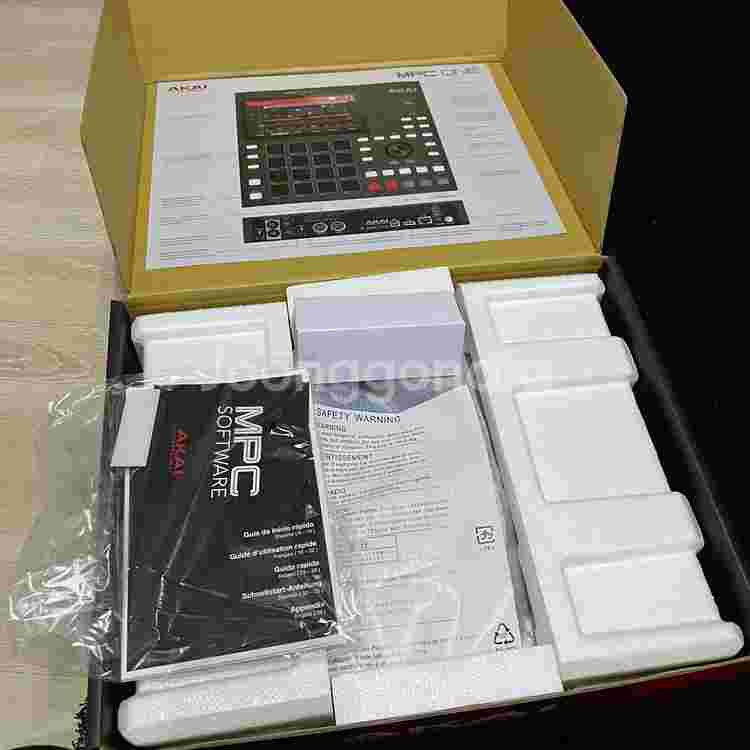 Akai MPC ONE Retro 판매합니다!새상품--3