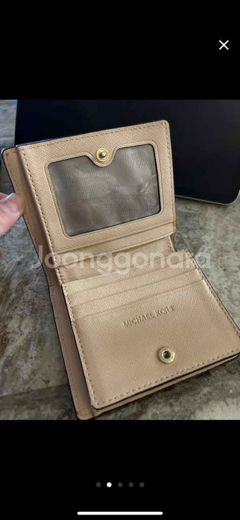 마이클코어스 반지갑 베이지--1