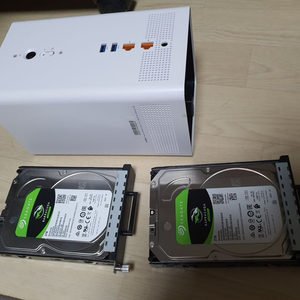 NAS 2 dual + 시게이트 2TB 2개 팝니다.