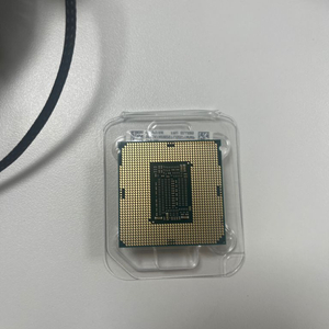 인텔 제온 E-2224G 중고 CPU(거의 새 제품)