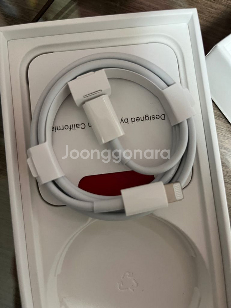 애플 USB-C-라이트닝 케이블 1m 팝니다.--1