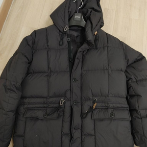 아웃스탠딩 카라코람 블랙 L 사이즈 판매합니다.