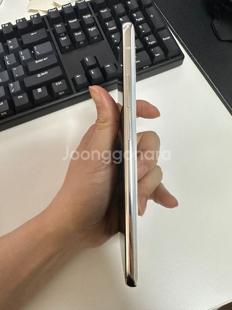 갤럭시 A90 화이트--4
