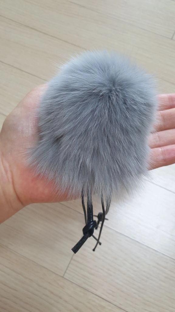 토끼털 왕폼폼이 브로치 이미지