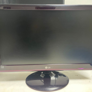 LG 22.5인치 모니터 팝니다.
