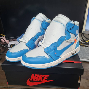 오프화이트 조던1 unc 256 새상품 크ㄹ 발