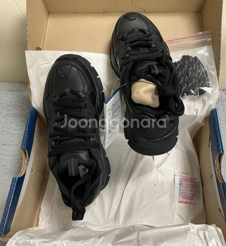 디스커버리 올블랙 여자 235사이즈 새거 판매합니다--4