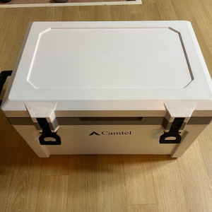 camtel 아이스박스 50L 판매합니다.