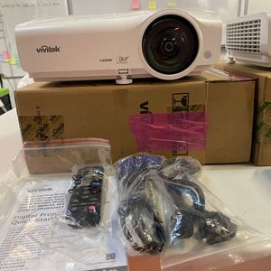 비비텍 BW586ST 단초점 프로젝터 2대 팝니다.
