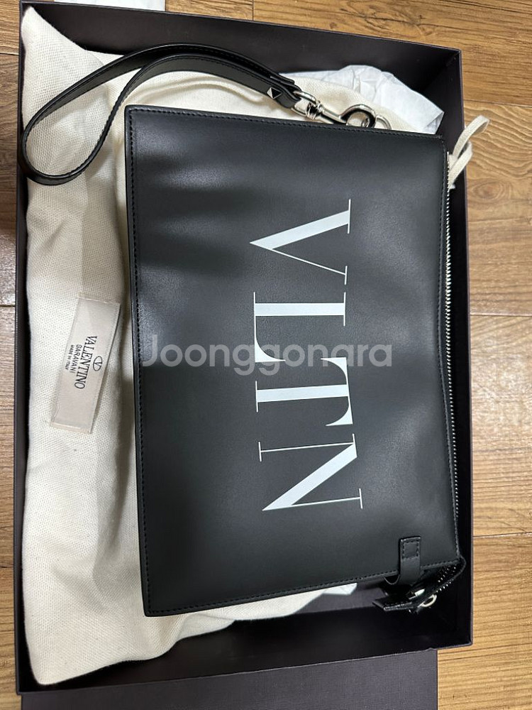 발렌티노 클러치백--0