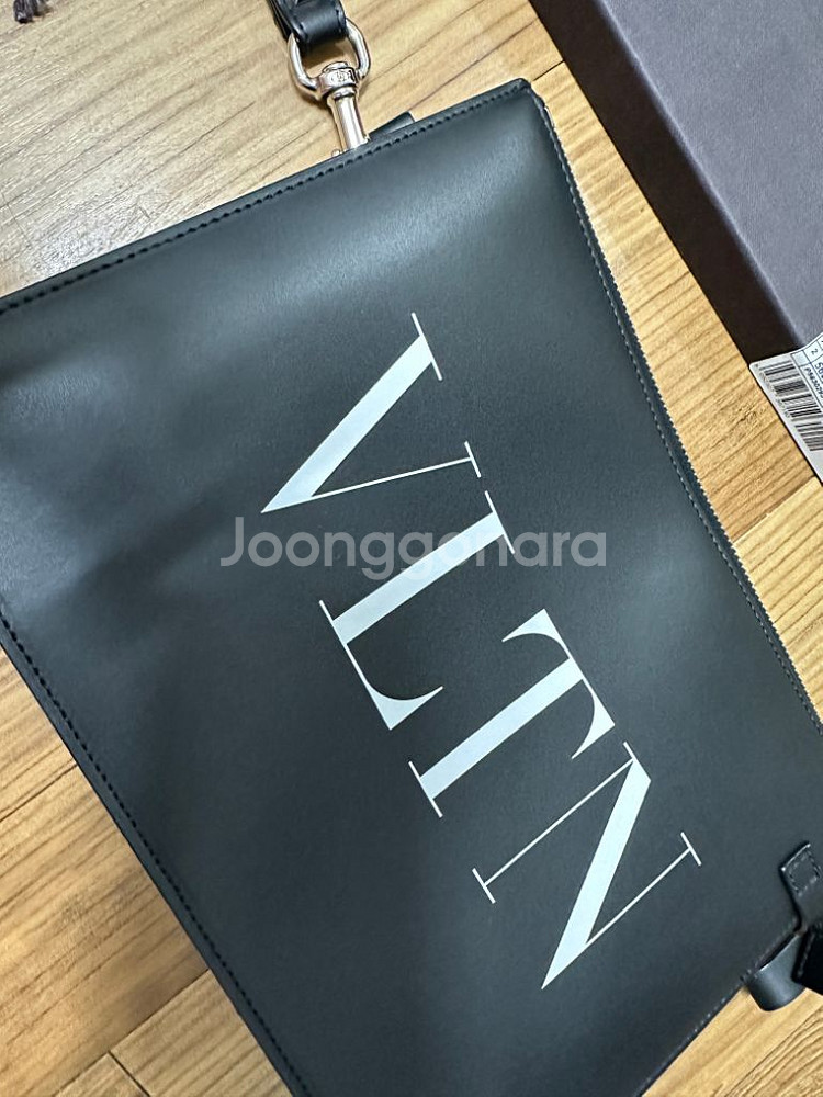 발렌티노 클러치백--1