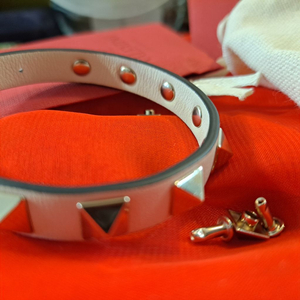 정품 발렌티노 천연 가죽팔찌