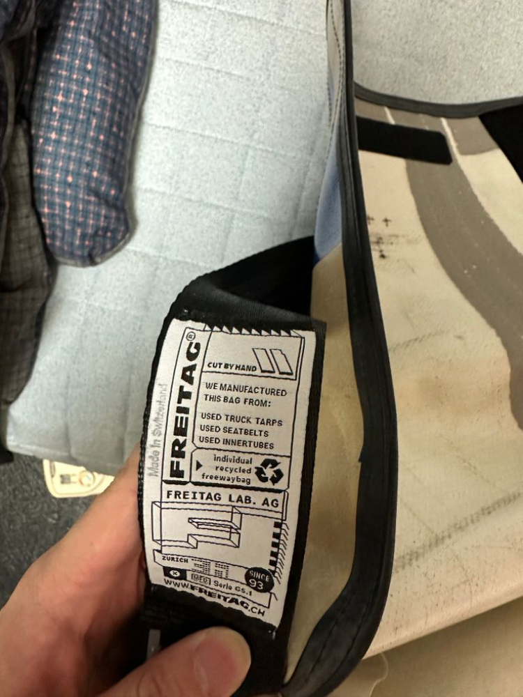 (새상품) 프라이탁 라씨 흰파 레어--2