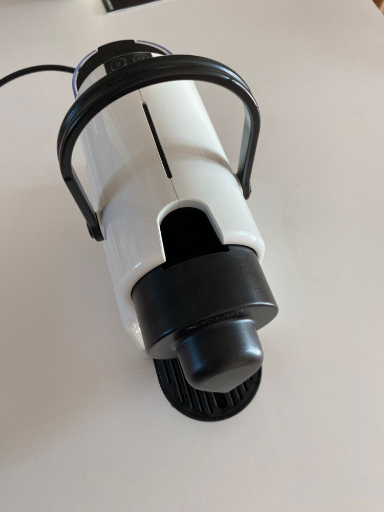 네스프레소 이니시아 커피머신--2