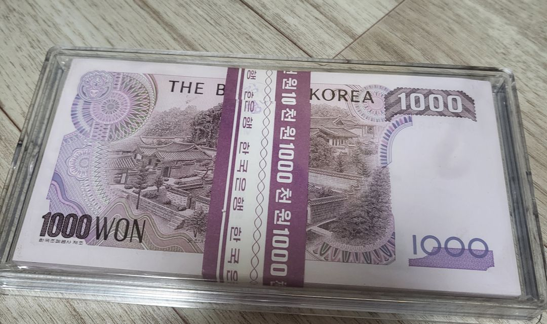 옛날지폐 2차천원 양성권미사용다발 이미지