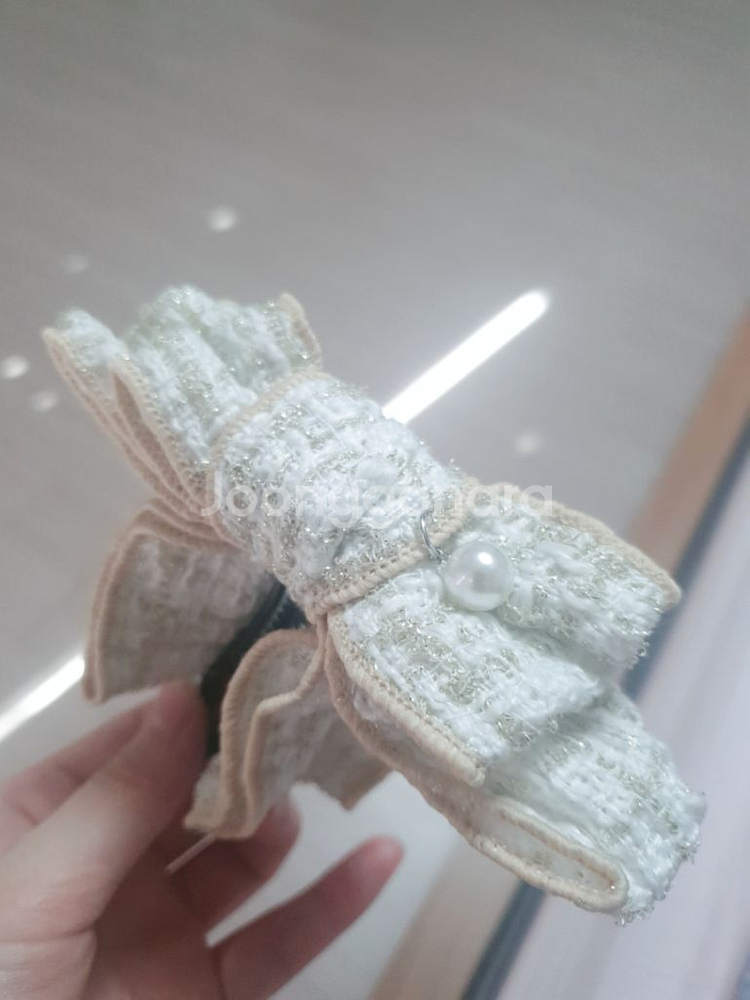 진주 달린 트위드 재질 리본 모양 바나나핀ㅡ새상품--2