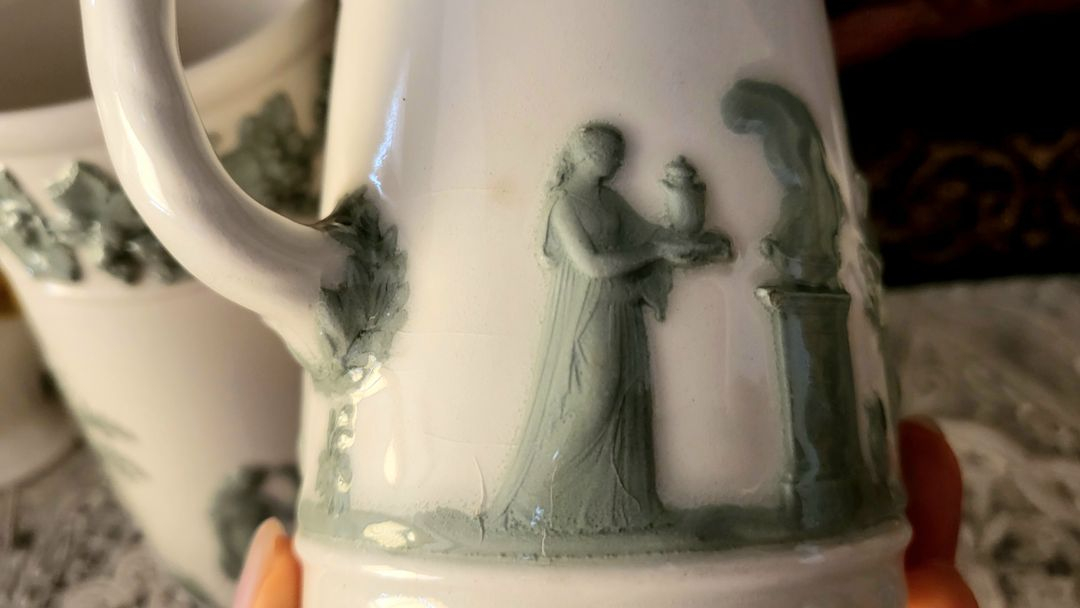 영국 웨지우드 퀸즈웨어 셀라돈 온 크림 스몰저그--2