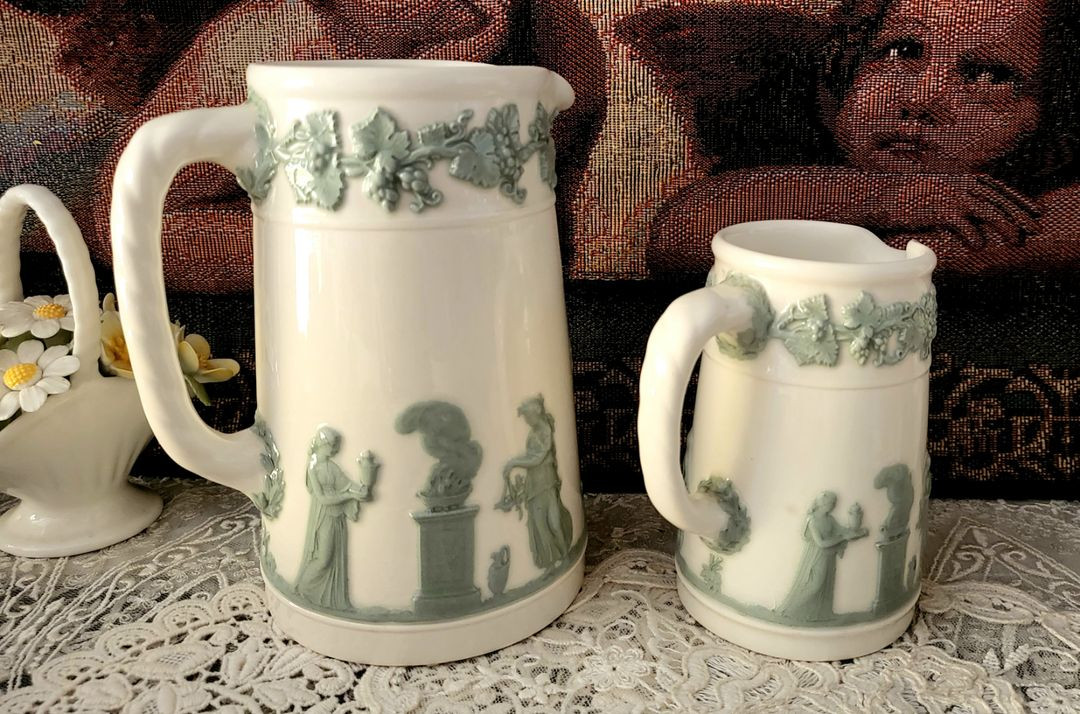 영국 웨지우드 퀸즈웨어 셀라돈 온 크림 스몰저그--7