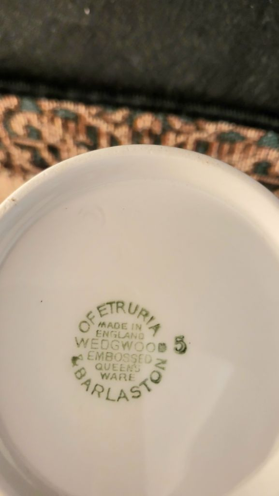 영국 웨지우드 퀸즈웨어 셀라돈 온 크림 스몰저그--9