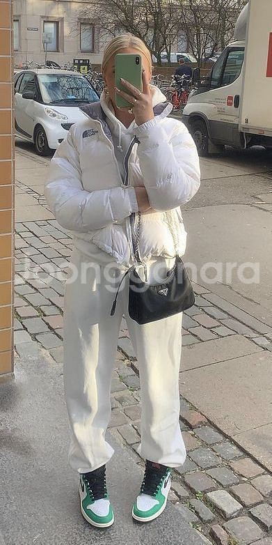 노스페이스 여성 화이트 조끼 패딩--8