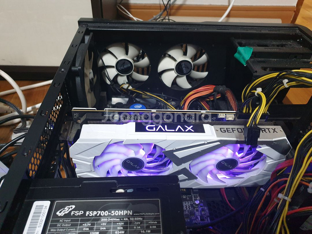 갤럭시 rtx3070 ex v3화이트 2팬팔아요--2